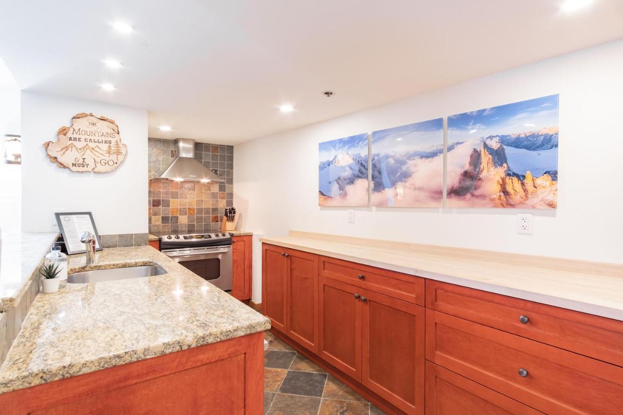 Carleton Lodge By Outpost Whistler Esterno foto